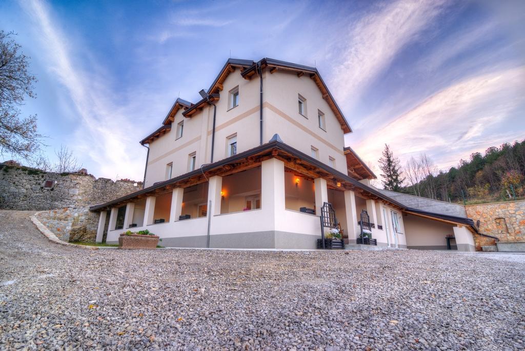 Dobra Hisa Zdravja Cicarija Hotel Golac Exterior photo